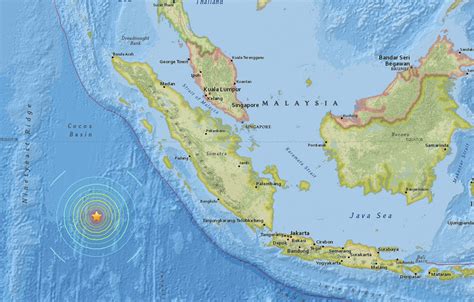 indonesia earthquake tsunami alert